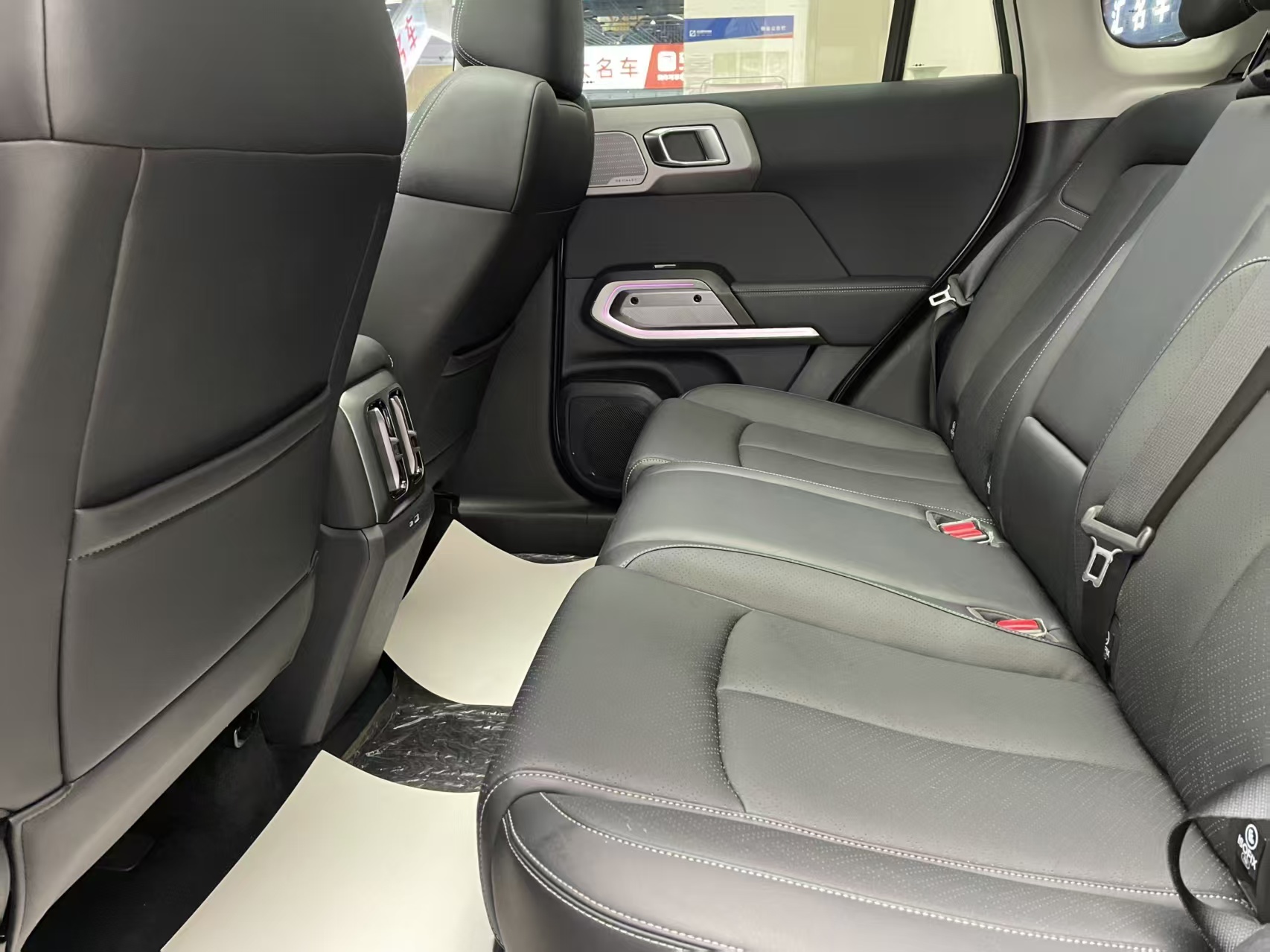 Titanium 3 – Rear Seats